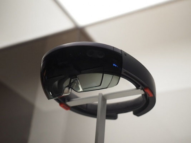 Microsoft HoloLens'i tanıttı - Page 2