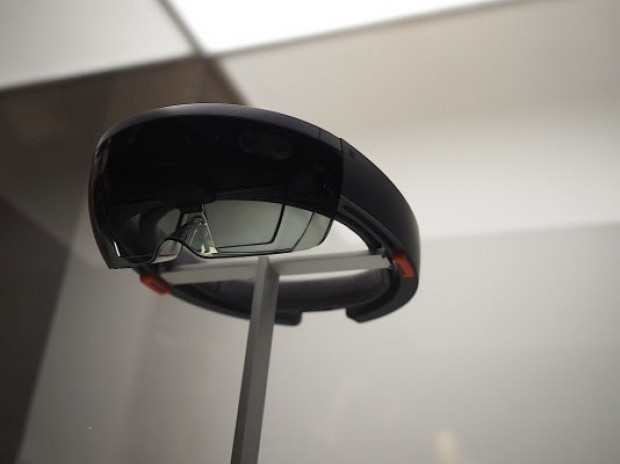 Microsoft HoloLens'i tanıttı - Page 4