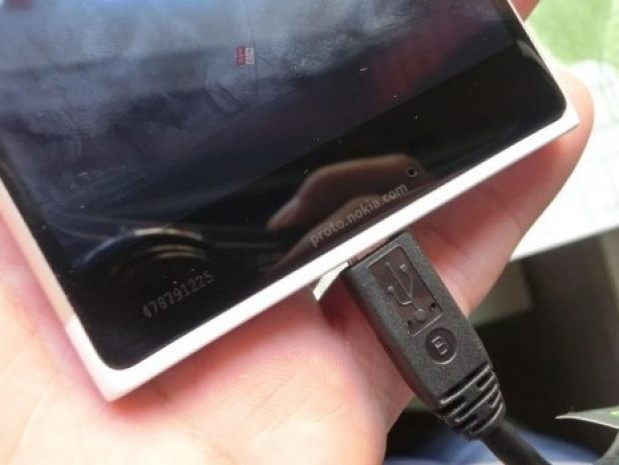 Microsoft McLaren Lumia 1030 - Page 2
