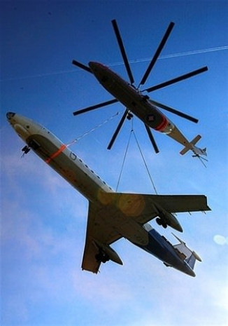 Mil Mi-26 bir İtfaiye aracını rahatlıkla taşıyor! - Page 3