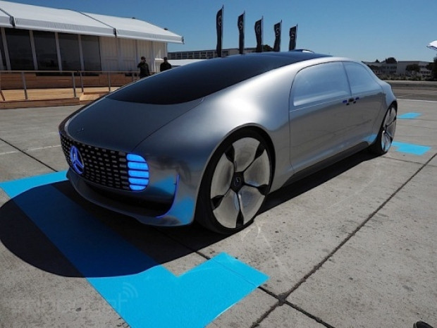 Motion Mercedes F 015 Lüks - Page 1