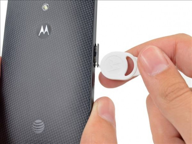 Motorola Moto X parçalandı! - Page 1