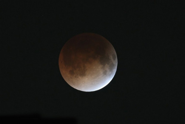 NASA, Kanlı Ay tutulmasını canlı yayınladı! - Page 1