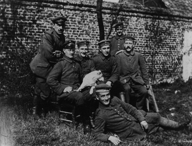 Nazi lideri Hitler'in ilk kez yayınlanan fotoğraf albümü - Page 2