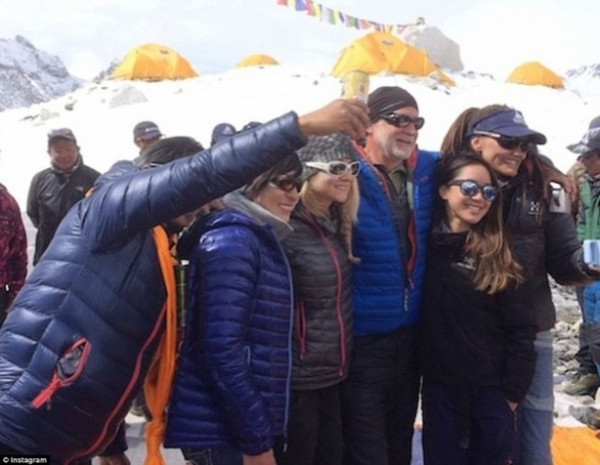 Nepal depreminde Google'ın üst düzey yöneticisi de öldü - Page 1