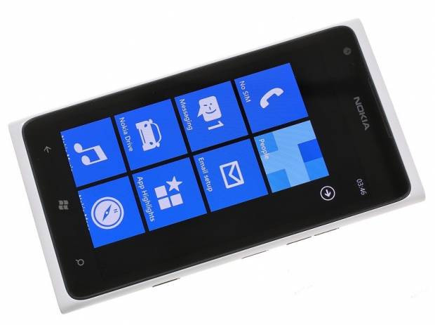 Nokia'nın muhteşem amiral gemisi Lumia 900! - Page 1