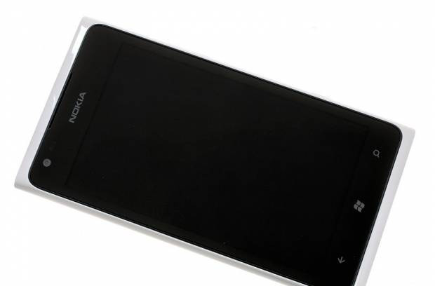 Nokia'nın muhteşem amiral gemisi Lumia 900! - Page 2
