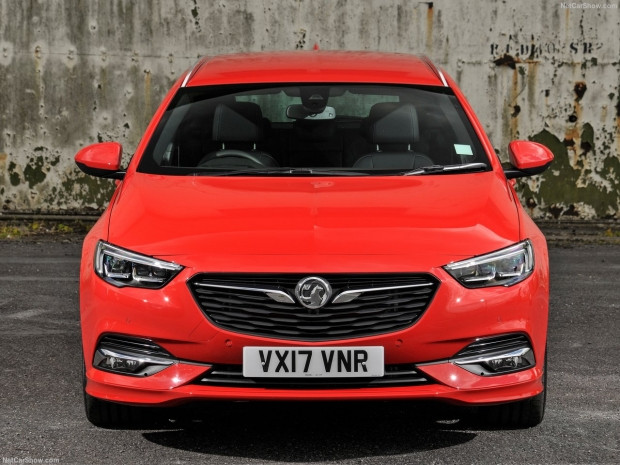 Opel Insignia Sports Tourer 2018 - Page 1