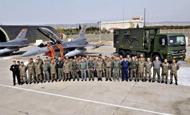 Orgeneral Akın Öztürk, F-16 Süleyman Şah'ı denetledi - Page 3