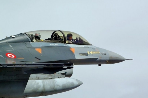 Orgeneral Akın Öztürk, F-16 Süleyman Şah'ı denetledi - Page 4