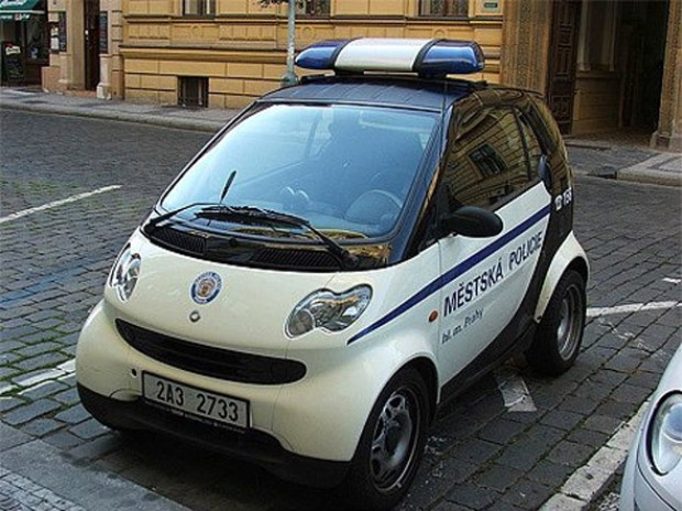 Polislerin göz alıcı oyuncakları - Page 1