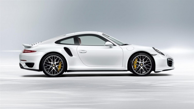 Porsche 2015 model 911 Turbo S modelini tanıttı - Page 2