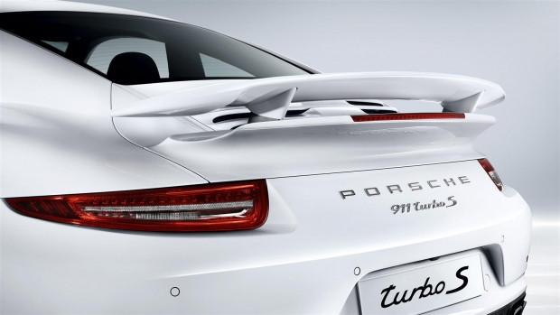 Porsche 2015 model 911 Turbo S modelini tanıttı - Page 3