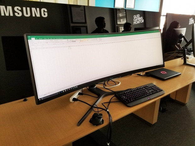 Samsung, en geniş bilgisayar monitörünü tanıttı - Page 1