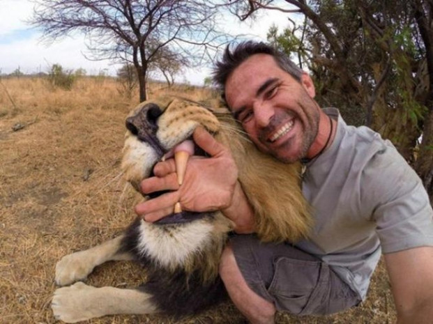 Selfie Çekmek Uğruna Ölümü Göze Alan Tuhaf İnsanlar - Page 1