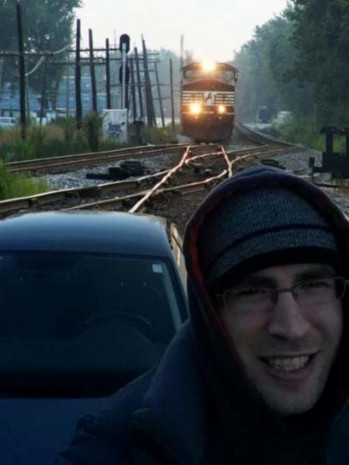 Selfie Çekmek Uğruna Ölümü Göze Alan Tuhaf İnsanlar - Page 4