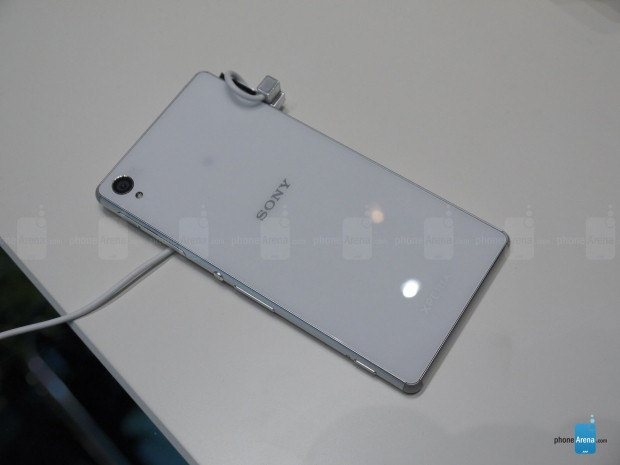 Siyah bakır, yeşil ve beyaz Sony Xperia Z3 - Page 1
