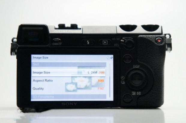 Sony NEX-7'nin kullanıcı arayüzü - Page 2