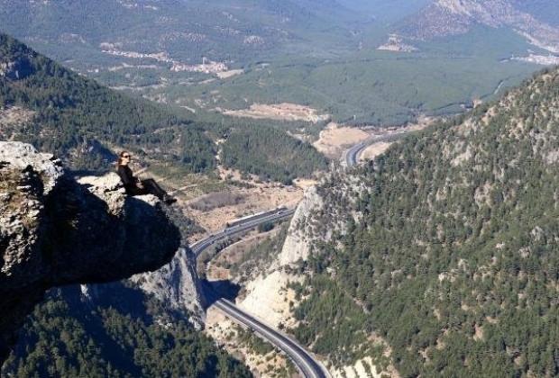 Sosyal medyanın yeni trendi 'Uçurum' pozu - Page 4