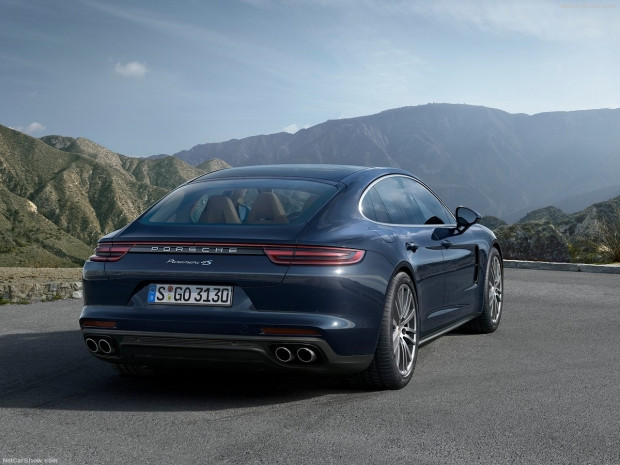 Spor otomobilin performansı ve sedanın konforu Porsche Panamera - Page 2