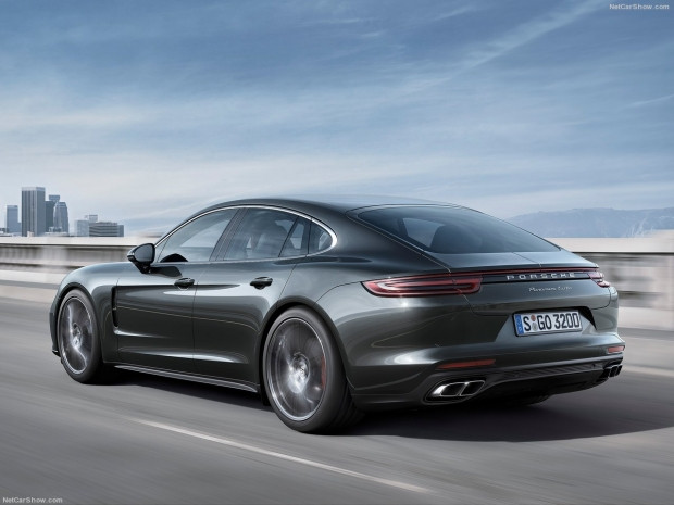Spor otomobilin performansı ve sedanın konforu Porsche Panamera - Page 4