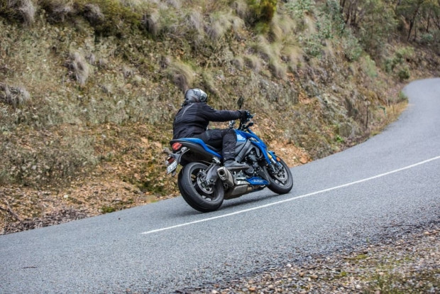 Suzuki GSX brilliant-S1000 test edildi - Page 3