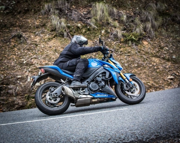 Suzuki GSX brilliant-S1000 test edildi - Page 4