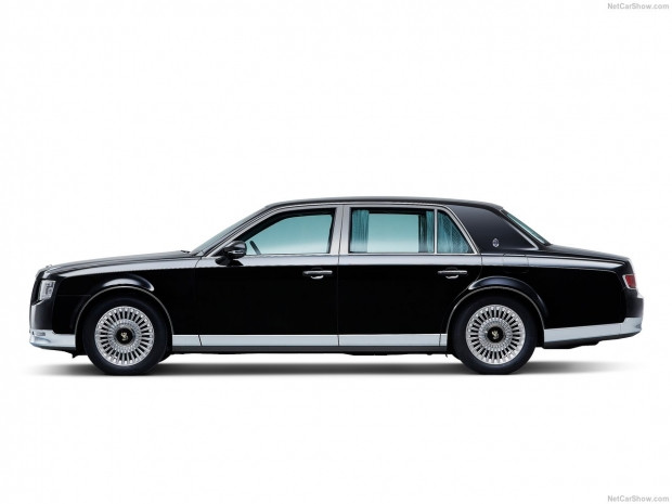 Toyota Century 2018 - Page 2