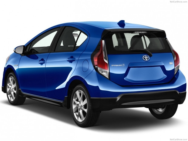 Toyota Prius c 2017 - Page 1