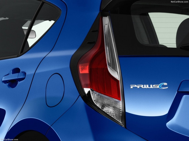 Toyota Prius c 2017 - Page 3