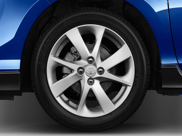 Toyota Prius c 2017 - Page 4