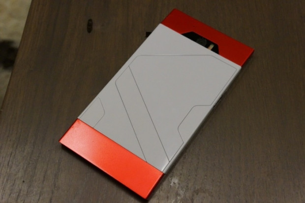 Turing Phone'un renk ve model seçenekleri - Page 1