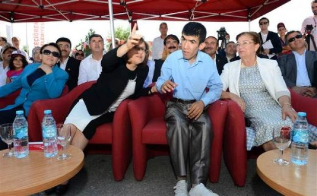 Türkiyenin ilk engelli parkı açıldı - Page 4