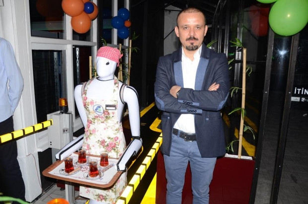 Türkiye'nin ilk garson robotu! - Page 3