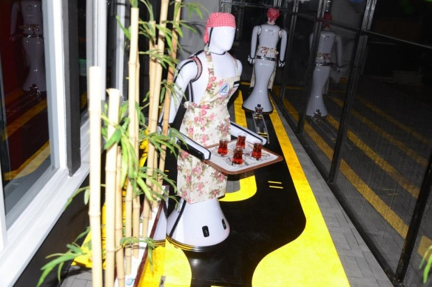 Türkiye'nin ilk garson robotu! - Page 4