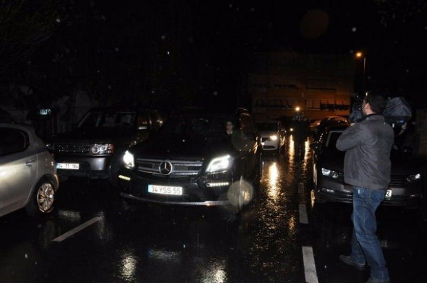Ünlülerin lüks otomobil tutkusu dur durak bilmiyor - Page 3