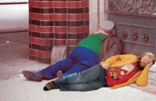 Uyuyakalan adamı photoshopla rezil ettiler - Page 1