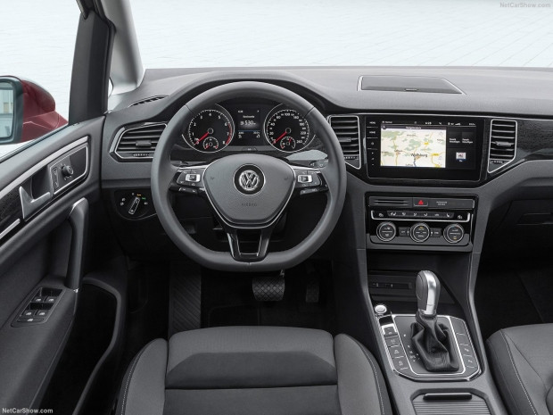 Volkswagen Golf Sportsvan 2018 - Page 2