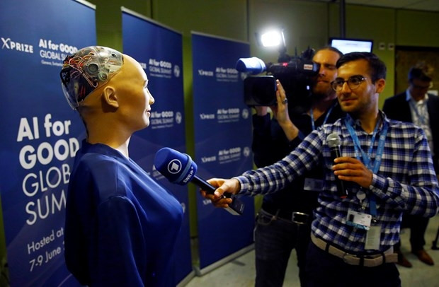 Yapay zekaya sahip ve insana en çok benzeyen bir robot - Page 1