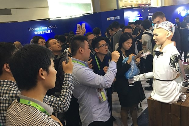 Yapay zekaya sahip ve insana en çok benzeyen bir robot - Page 3