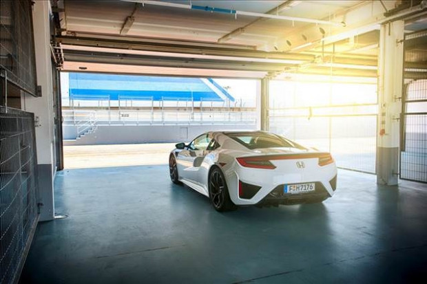 Yeni Honda NSX'in dikkat çeken özellikleri - Page 3