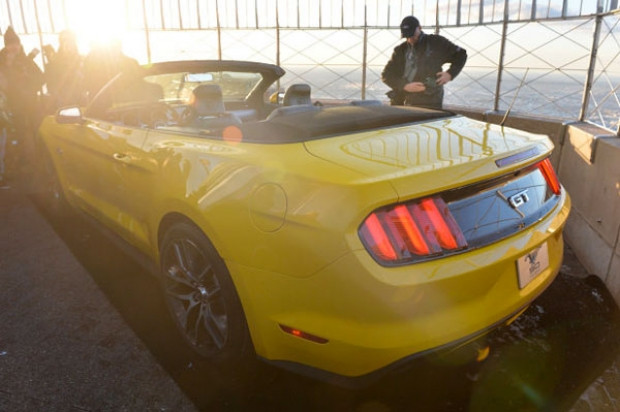 Yeni Mustang Convertible New York'da tanıtıldı! - Page 1