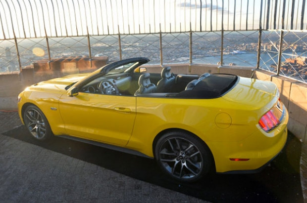 Yeni Mustang Convertible New York'da tanıtıldı! - Page 3
