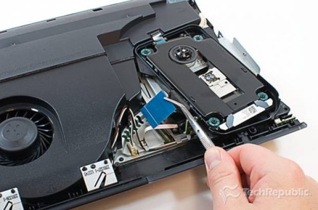 Yeni PlayStation 3 Slim Paramparça! - Page 2