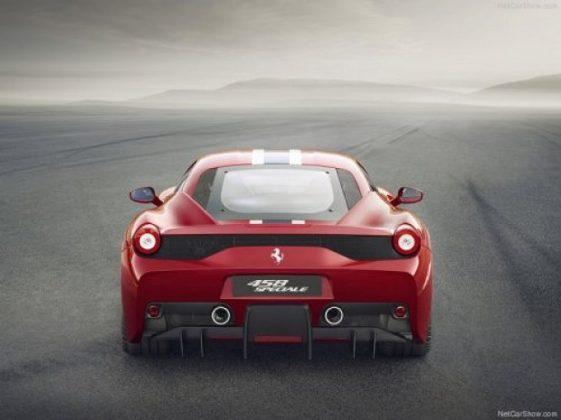 Yepyeni Ferrari 458 Speciale - Page 4