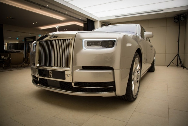 Yepyeni Rolls-Royce Fantom VIII - Page 1