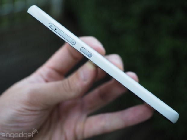YotaPhone 2 beyaz renk seçeneği ile karşınızda - Page 3