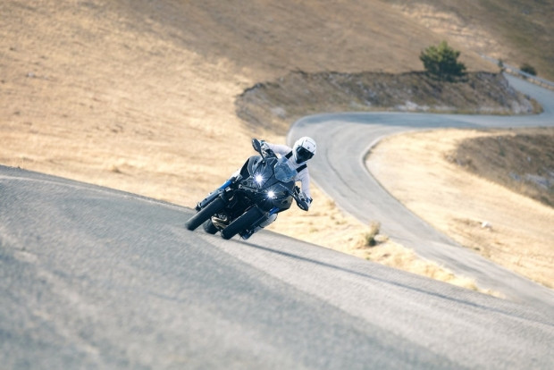 Yüksek performanslı, 3 tekerlekli canavar Yamaha Niken - Page 2