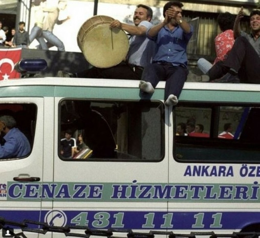 Yurdum insanı verdiği ilanlar, yaptığı afişler - Page 1
