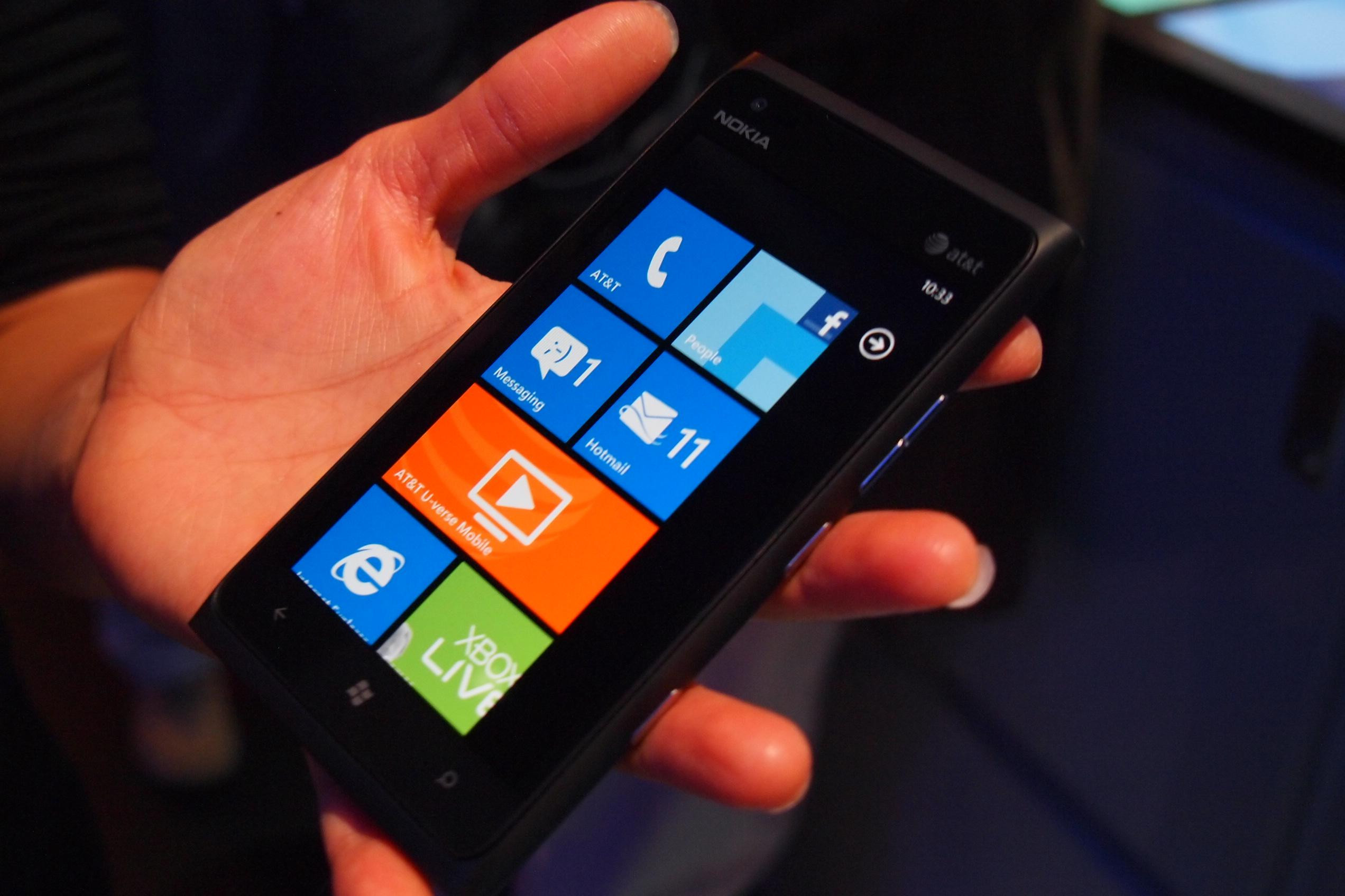 1340105415_w7-amoled.jpg